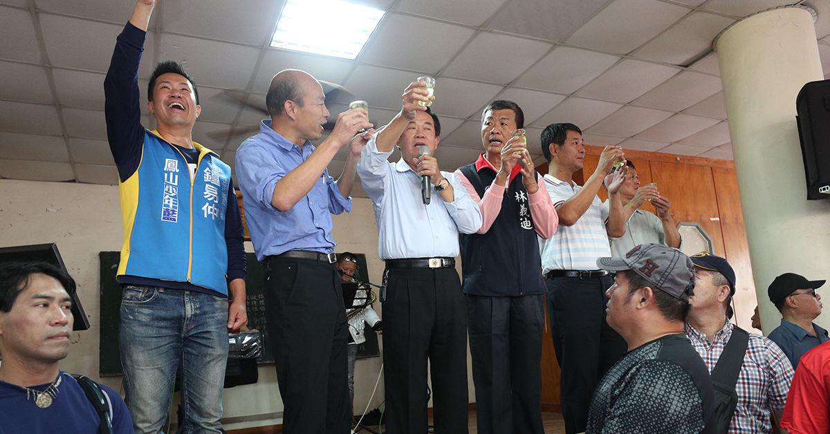 韓國瑜美濃感恩餐會人氣旺　現場菜農嗨翻天